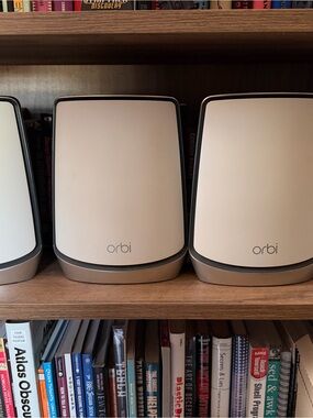 Netgear Orbi Mesh 3 piece Wi‑Fi RBR850 RBS850 AX6000 RBK853